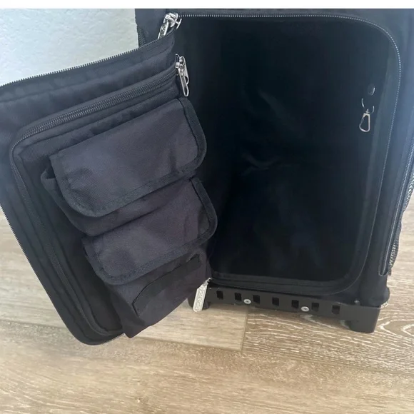 Zuca Ice Skate Bag With Seat Cushion Cover and Light Up Wheels - Picture 3 of 16